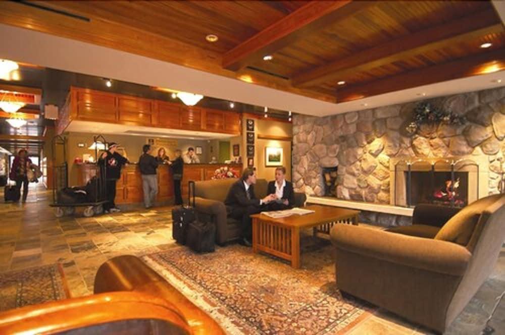 Ramada By Wyndham Pinewood Park Resort North Bay Beltér fotó