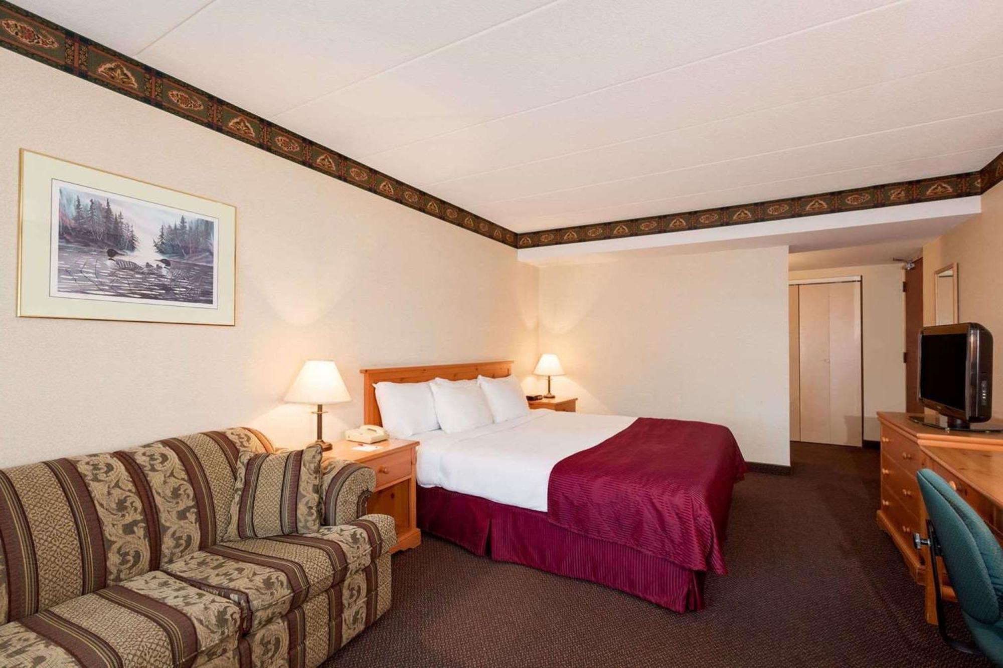Ramada By Wyndham Pinewood Park Resort North Bay Kültér fotó