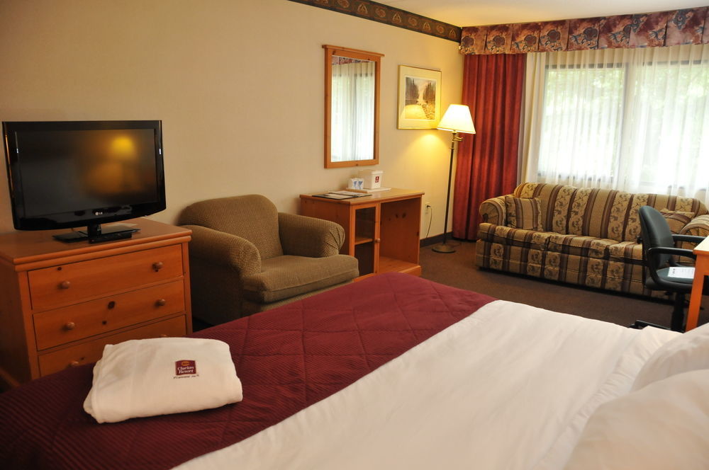 Ramada By Wyndham Pinewood Park Resort North Bay Kültér fotó