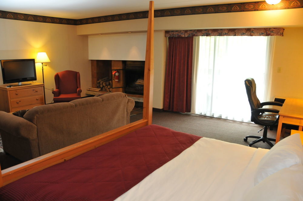 Ramada By Wyndham Pinewood Park Resort North Bay Kültér fotó