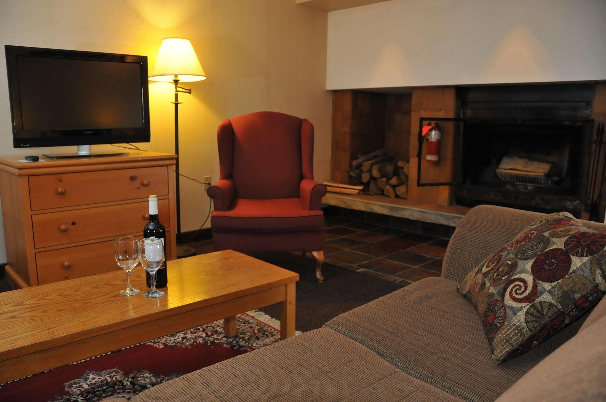 Ramada By Wyndham Pinewood Park Resort North Bay Kültér fotó